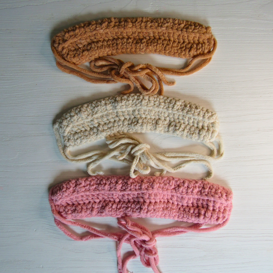 Dream Cover Crocheted Sleep Mask in dark beige, white and pink